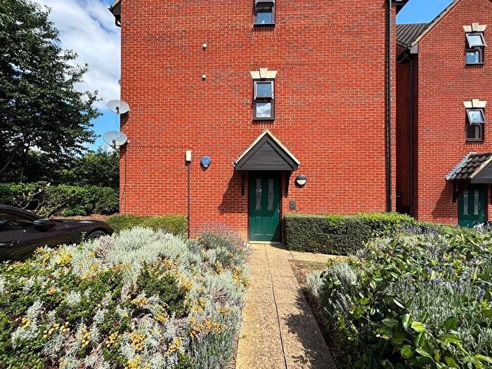 2 Bedroom Flat To Rent In Monkston, Milton Keynes, MK10