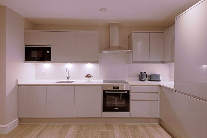 1 Bedroom Apartment To Rent In Petersfield Avenue, Slough, Berkshire, SL2