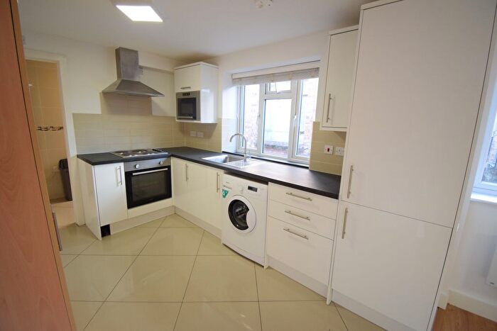 1 Bedroom Flat To Rent In Penwith Road, London, SW18