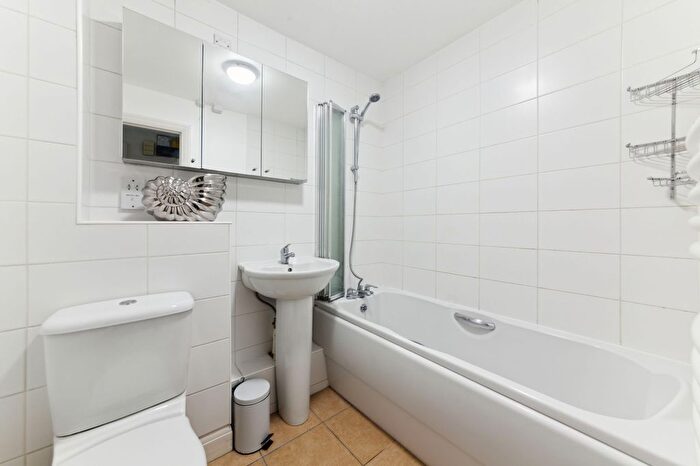 1 Bedroom Flat For Sale In All Saints Avenue, Maidenhead, SL6
