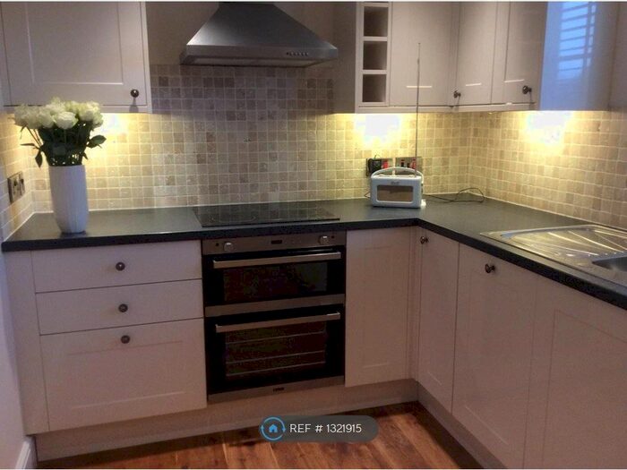 1 Bedroom Flat To Rent In Crow Lane, Wilton SP2