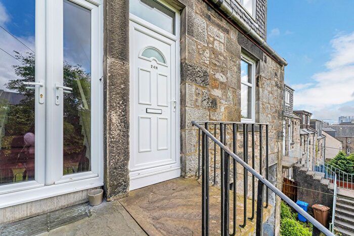 1 Bedroom Flat To Rent In Hill Street, Dunfermline, Fife, KY12