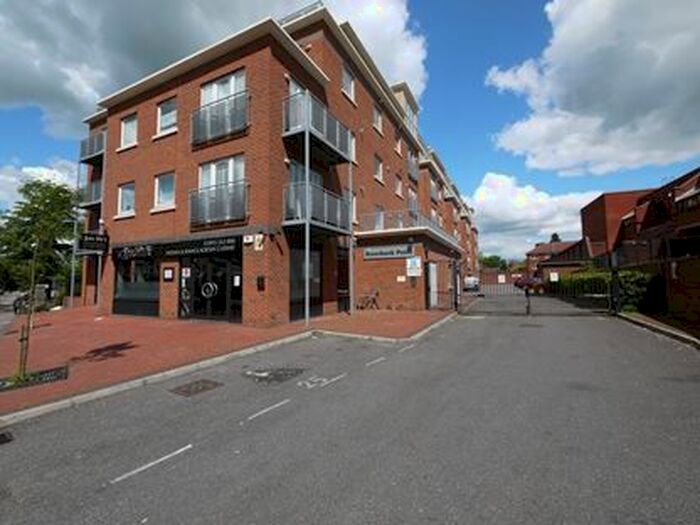 3 Bedroom Flat To Rent In High Street, Uxbridge, UB8