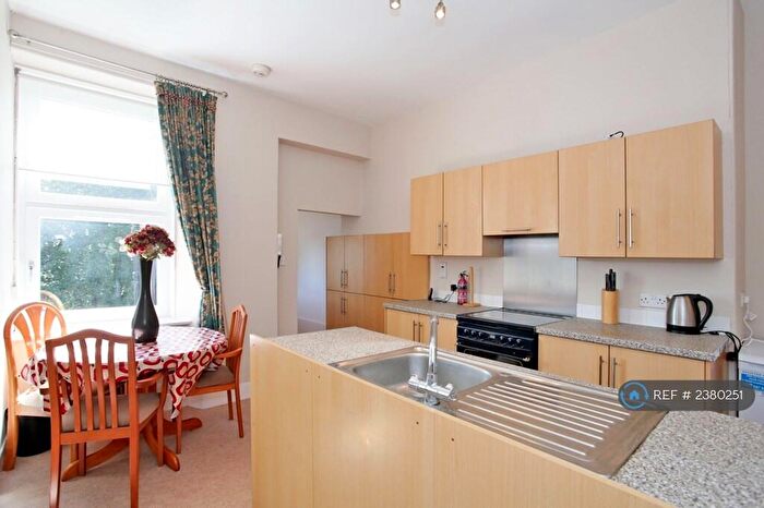 5 Bedroom Flat To Rent In Lilybank Place, Aberdeen, AB24