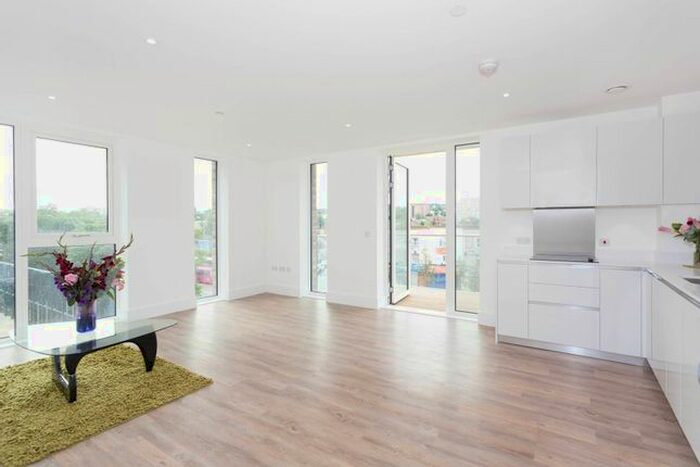 2 Bedroom Flat To Rent In Victory Parade, Woolwich, London, SE18