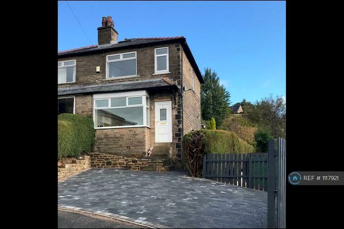 3 Bedroom Semi-Detached House To Rent In Woodroyd Crescent, Luddendenfoot, Halifax, HX2