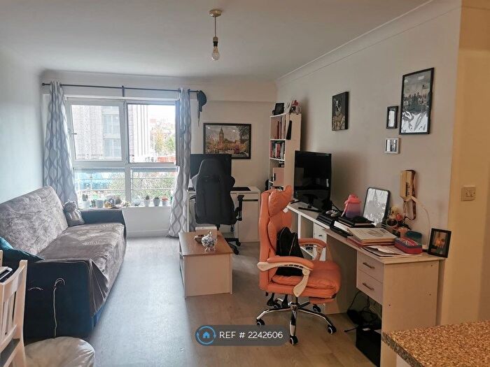 2 Bedroom Flat To Rent In Millsands, Sheffield, S3