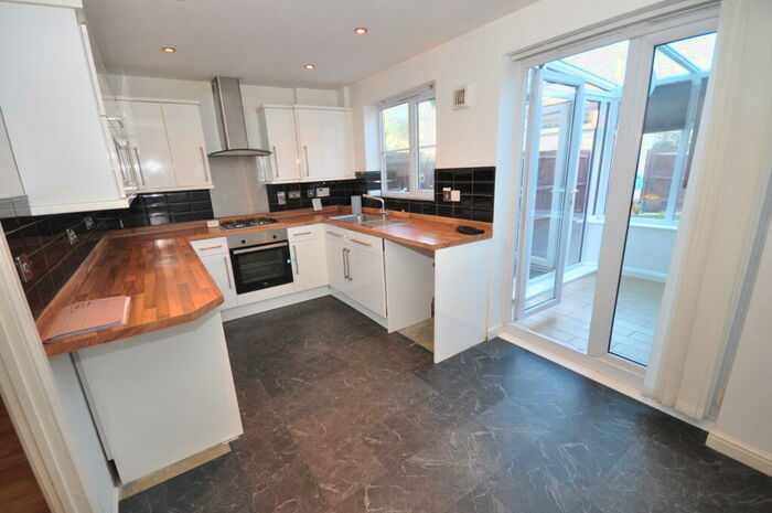 3 Bedroom End Of Terrace House To Rent In Windsor Road, Gillingham, ME7