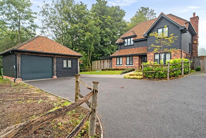 4 Bedroom Detached House For Sale In Lymington Bottom Road, Medstead, Alton, Hampshire, GU34