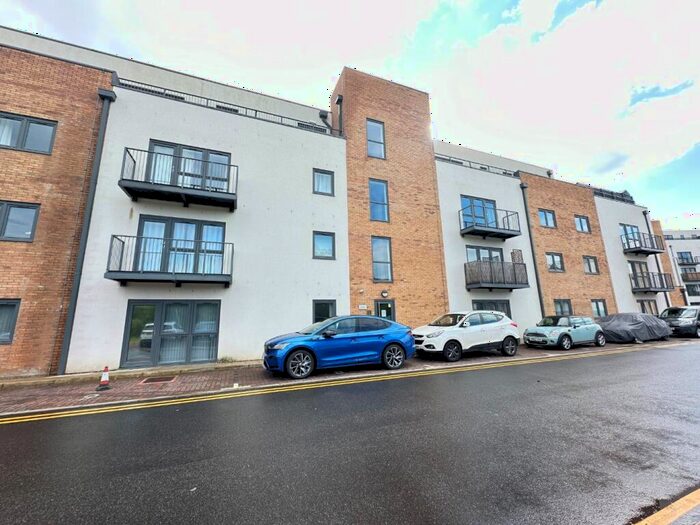 1 Bedroom Flat To Rent In Heather Apartments, Cypress Road, Luton, Bedfordshire, LU1