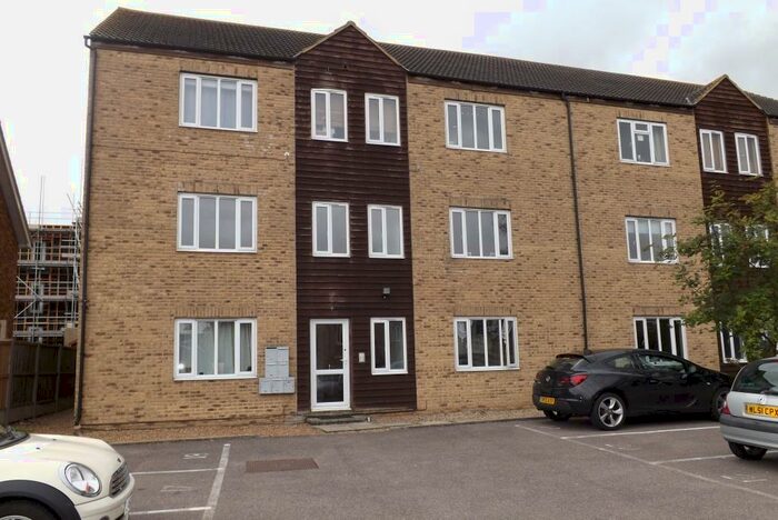 2 Bedroom Apartment To Rent In Victoria Ct, Victoria Rd, Stanford Le Hope, SS17