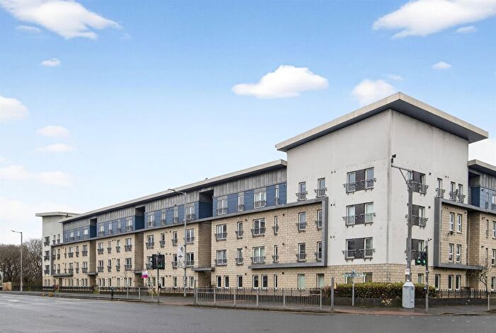2 Bedroom Flat For Sale In Shields Road, Glasgow, G41