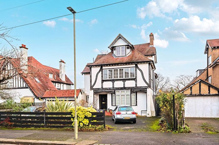 8 Bedroom Detached House For Sale In Lyonsdown Avenue, New Barnet, EN5