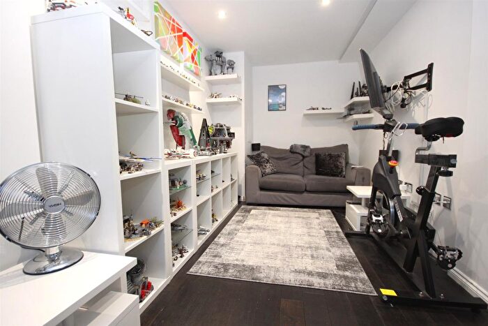 4 Bedroom Detached House For Sale In Suffolk Drive, Whiteley, Fareham, PO15