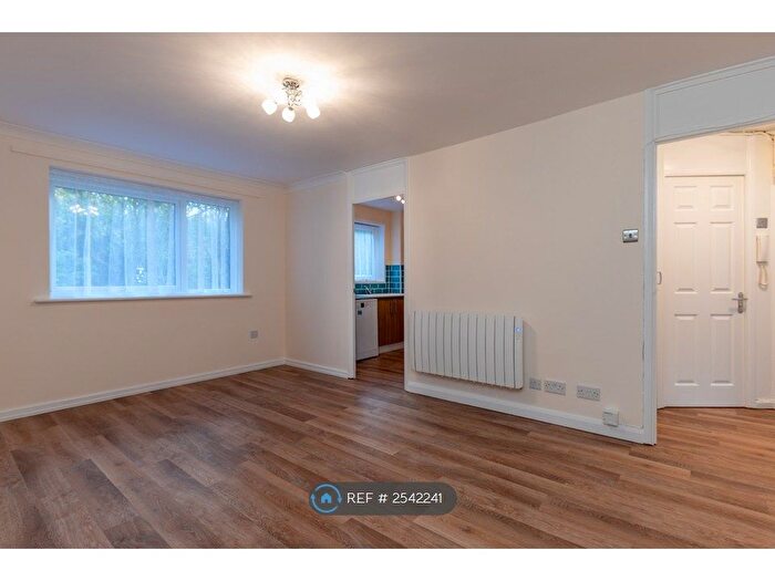 2 Bedroom Flat To Rent In Valley Green, Hemel Hempstead, HP2