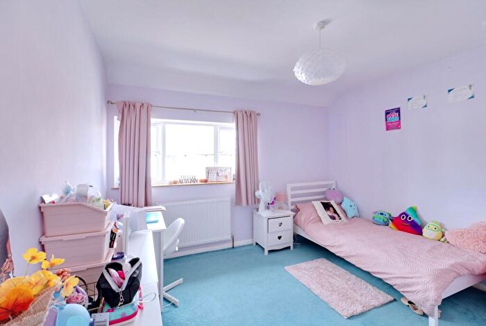3 Bedroom Terraced House For Sale In Shannon Way, Aveley, RM15