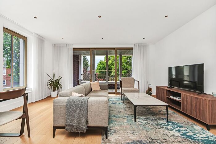 2 Bedroom Flat For Sale In Mount Park Road, Ealing, W5