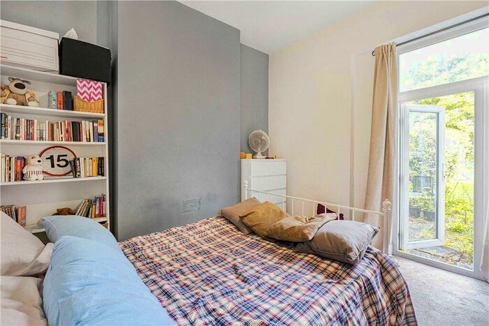 1 Bedroom Apartment For Sale In Woodside Green, London, SE25