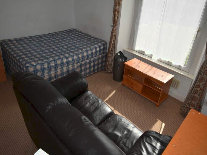 1 Bedroom Flat To Rent In Bay View Crescent, Brynmill, Swansea, SA1