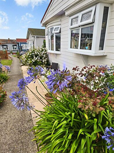 2 Bedroom Park Home For Sale In Seasalter Lane, Seasalter, Whitstable, CT5