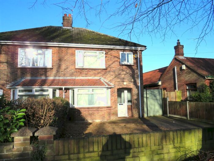 4 Bedroom Semi-Detached House To Rent In Bowthorpe Road, Norwich, NR5