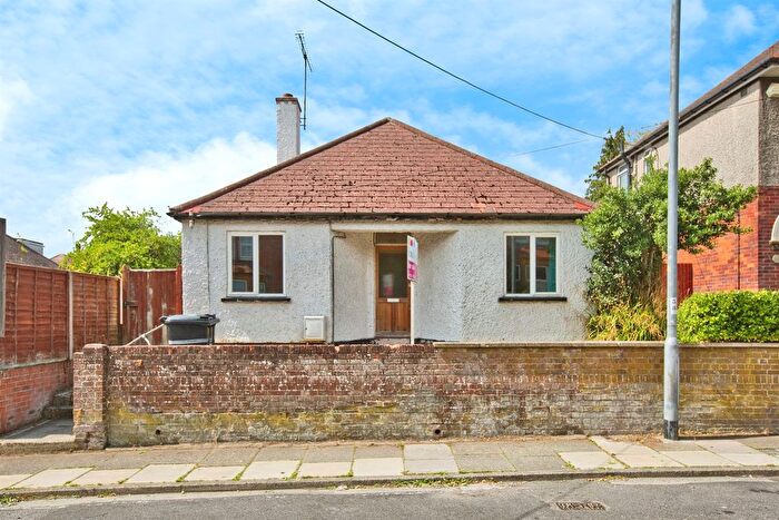 3 Bedroom Detached Bungalow For Sale In St. Michaels Avenue, Yeovil, BA21