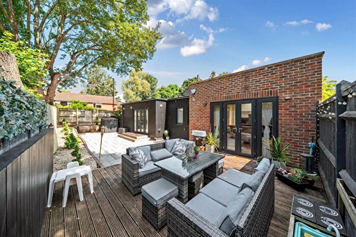 2 Bedroom Flat For Sale In Oakridge Mansions, Foxley Lane, Purley, CR8