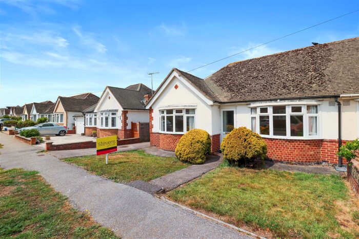 2 Bedroom Semi-Detached Bungalow To Rent In Sunstar Lane, Polegate, BN26
