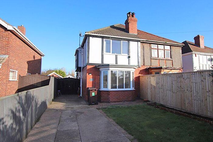 3 Bedroom Semi Detached House For Sale In Grantham Avenue, Scartho, DN33
