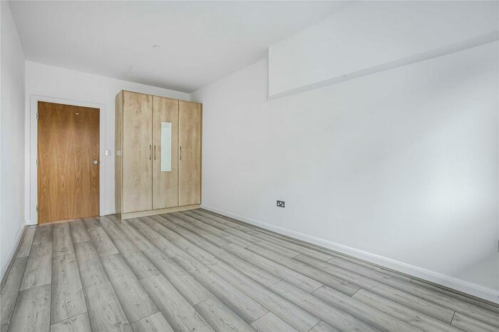 3 Bedroom Flat To Rent In Cavalier House, - Uxbridge Road, Ealing, W5