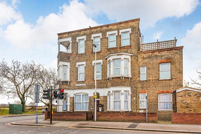 1 Bedroom Flat To Rent In Cann Hall Road, E11