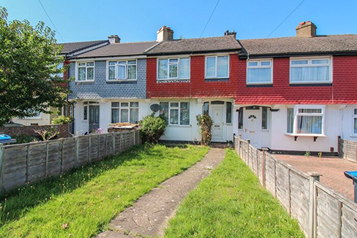 3 Bedroom Terraced House To Rent In Knollmead, Surbiton, KT5