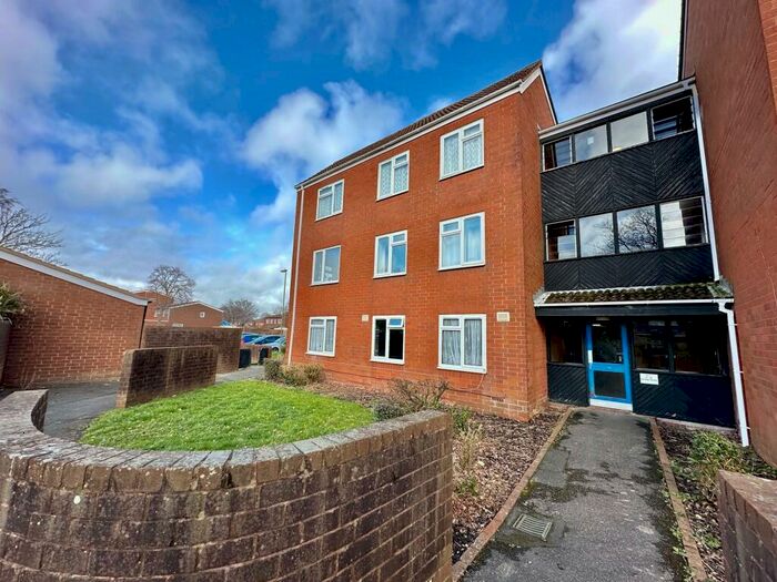 2 Bedroom Flat To Rent In Orange Grove, Gosport, PO13