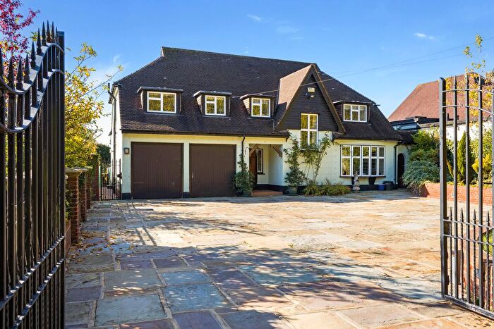 5 Bedroom Detached House For Sale In The Ridgeway, Northaw, EN6