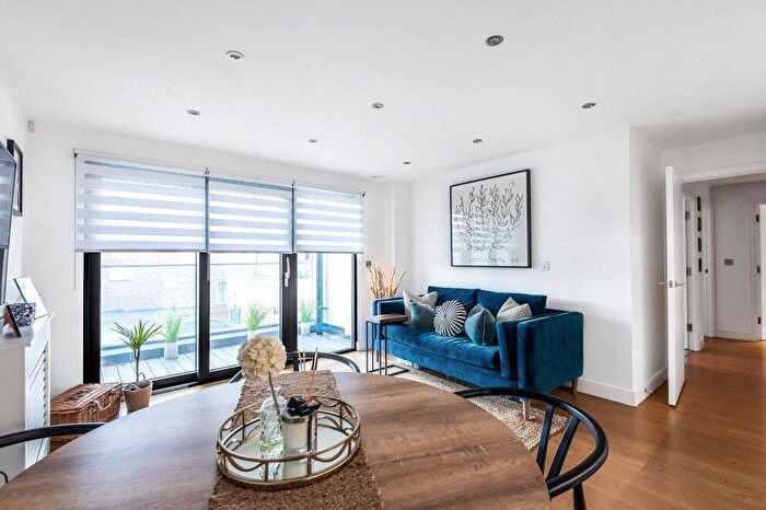 2 Bedroom Flat For Sale In The Broadway, Loughton, Essex, IG10