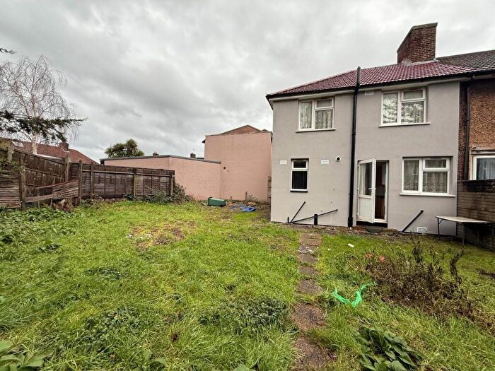 3 Bedroom End Of Terrace House To Rent In Romsey Road, Dagenham, RM9