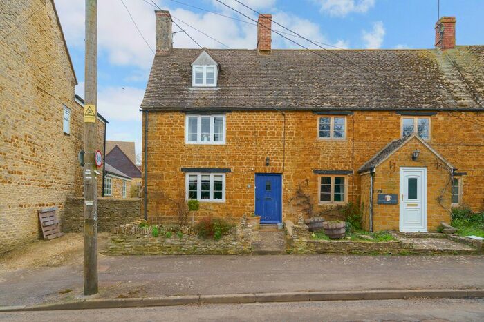 2 Bedroom Cottage For Sale In Duns Tew, Nr Chipping Norton, OX25