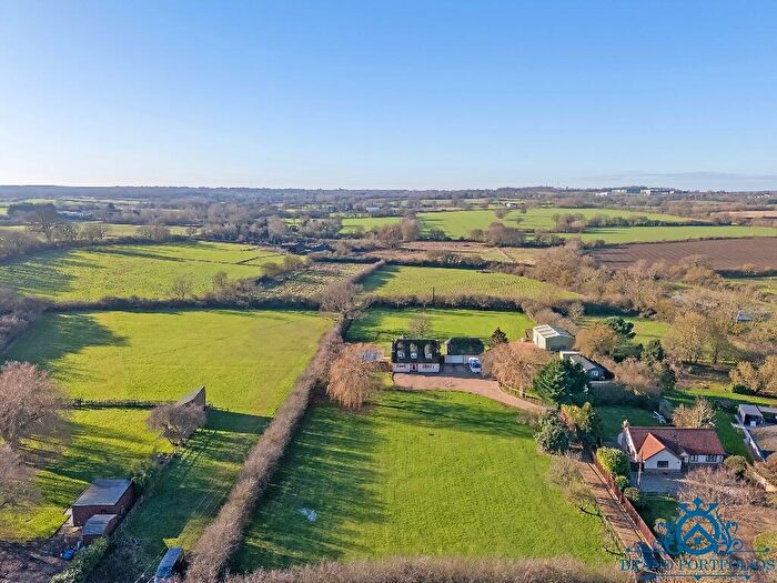 3 Bedroom Detached House For Sale In Blind Lane, CM2