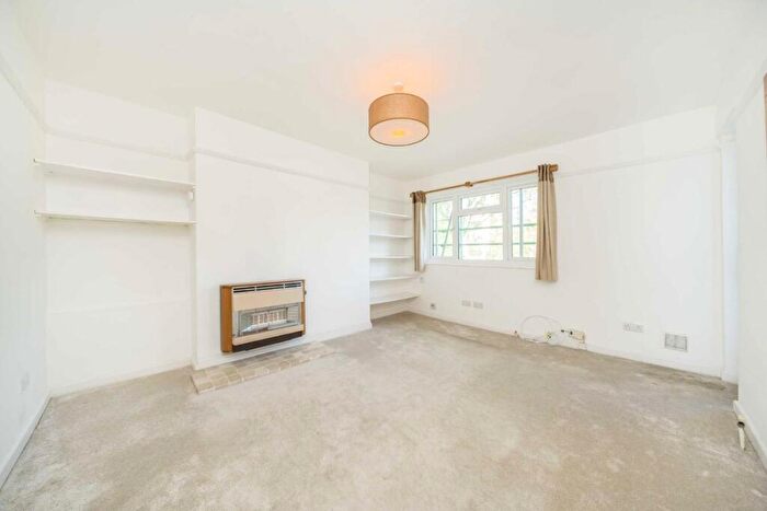 2 Bedroom Flat For Sale In Mortlake High Street, Mortlake, SW14