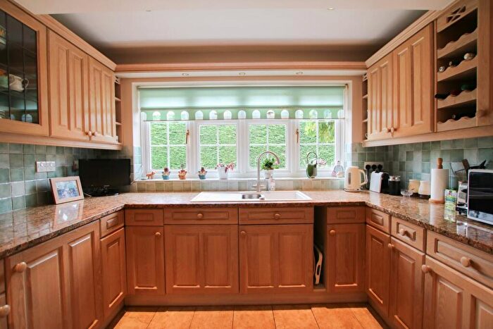 4 Bedroom Detached House For Sale In Martins Drive, Wokingham, RG41