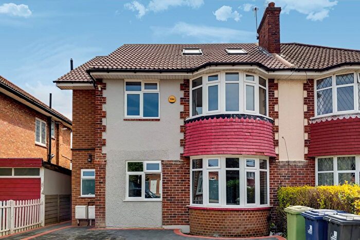 3 Bedroom Flat To Rent In St. Dunstans Avenue, Acton, W3