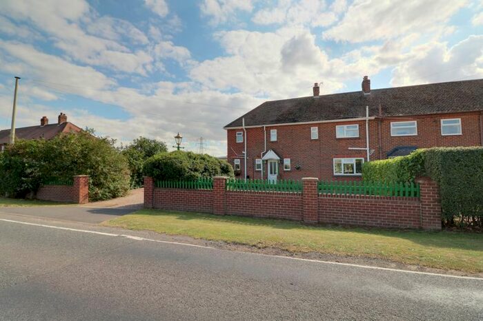 3 Bedroom Semi-Detached House For Sale In Burringham Road, Scunthorpe, DN17