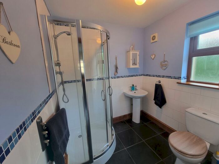 4 Bedroom House To Rent In Llwyncelyn Uchaf, Mynyddcerrig, Llanelli, Carmarthenshire, SA15