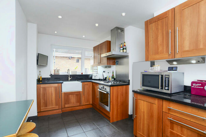 2 Bedroom Flat To Rent In Coniston Court, Weybridge, KT13