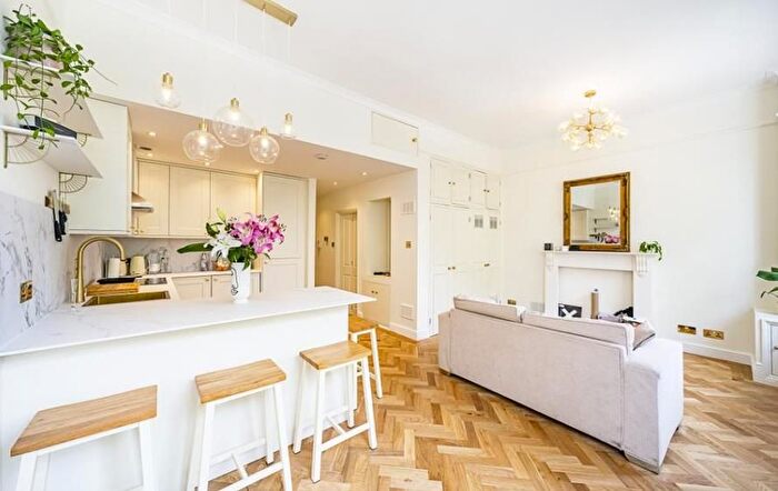 1 Bedroom Flat To Rent In Portland Place, Fitzrovia, London, W1B