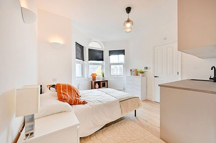 Studio To Rent In Madeley Road, Ealing Broadway, London, W5