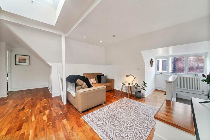 2 Bedroom Flat For Sale In Dartmouth Road, London, NW2