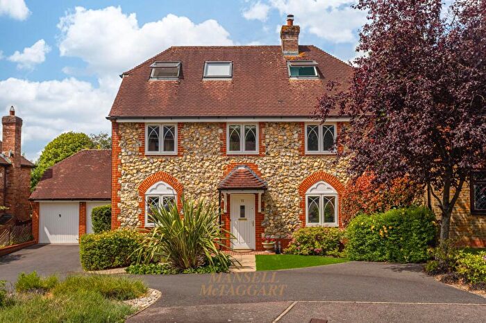 6 Bedroom Detached House To Rent In Weller Close, Worth, RH10
