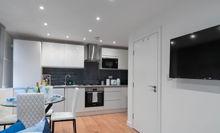 2 Bedroom Flat To Rent In Rickfords Hill, Aylesbury, HP20