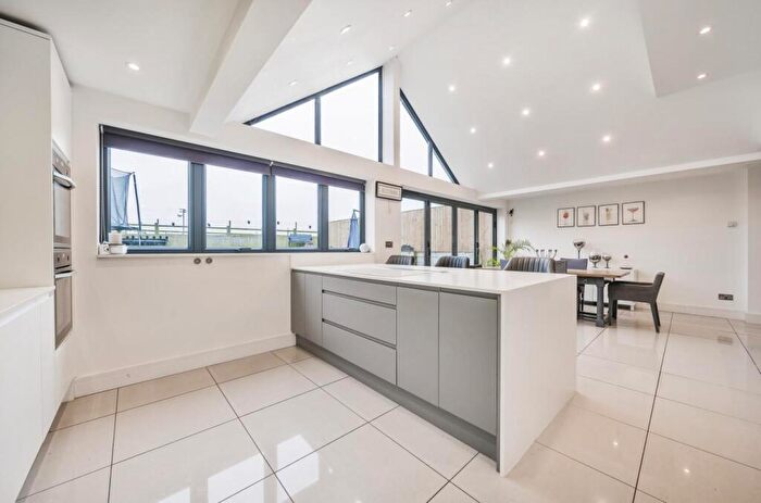 4 Bedroom Detached House For Sale In Morton King Close, Shabbington, HP18